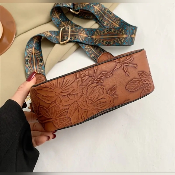 NEW! Floral Embossed Tan Crossbody Bag NWT! - Picture 2 of 4